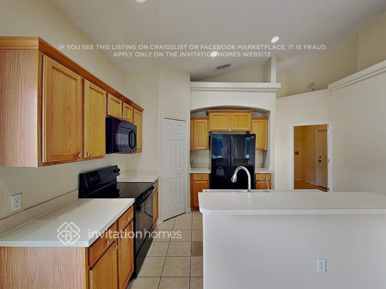 Building Photo - 16725 Rolling Green Dr