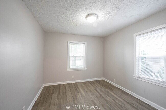 Building Photo - "Charming 3-Bedroom Home in Beech Grove - Cozy Living with Ample Space!"
