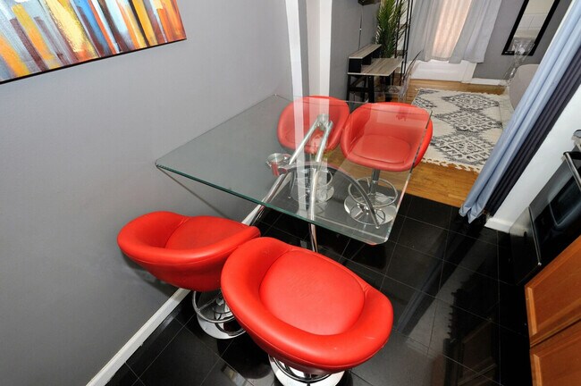 Building Photo - 1109 1st Ave