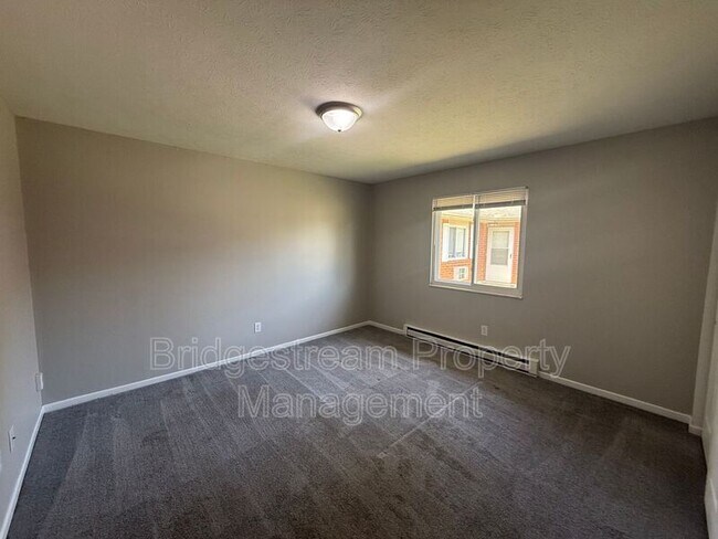 Building Photo - 4644 Waynedale Cir