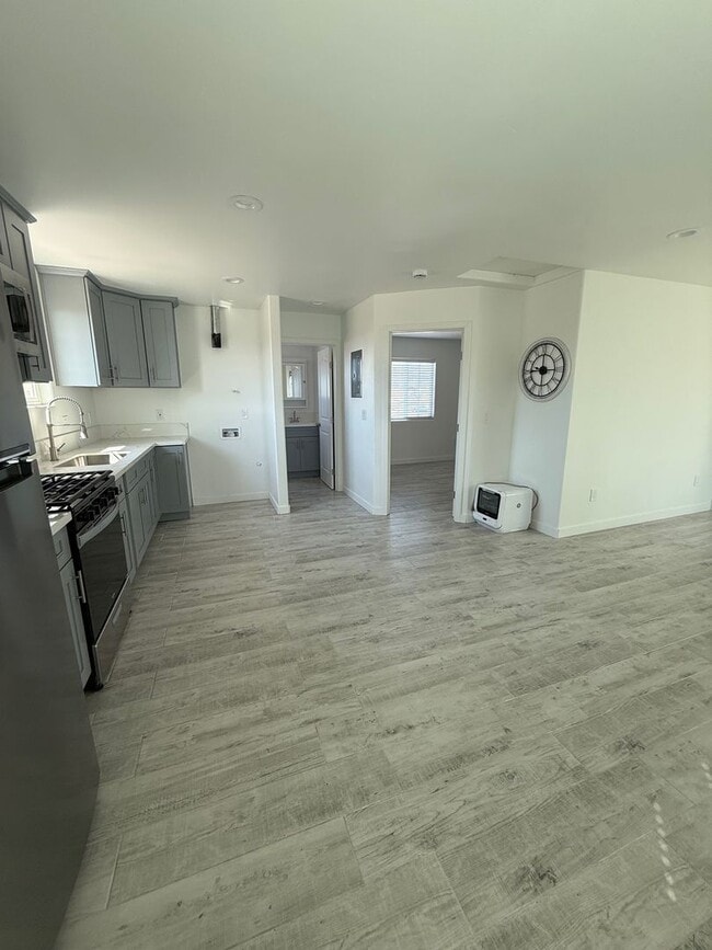 Building Photo - 521 Summerhill Dr