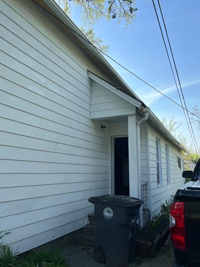 Building Photo - 5051 Pershing Ave