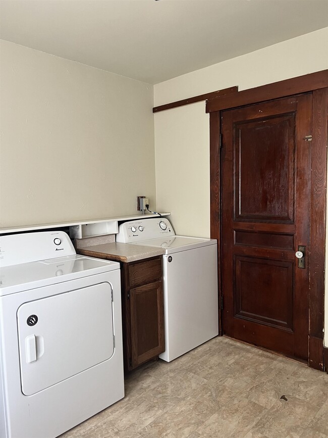 Building Photo - 906 S 7th St