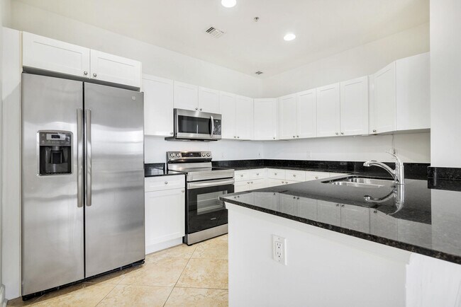 Building Photo - 3960 N Flagler Dr