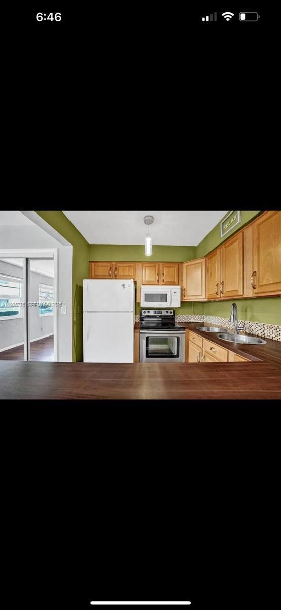 Building Photo - 4050 NE 12th Terrace