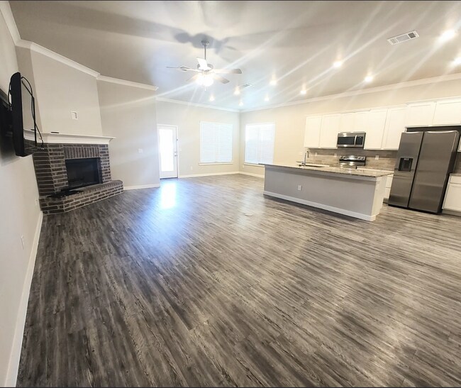 Building Photo - PRE-LEASING for AUGUST - 4 Bedroom in Upland Crossing