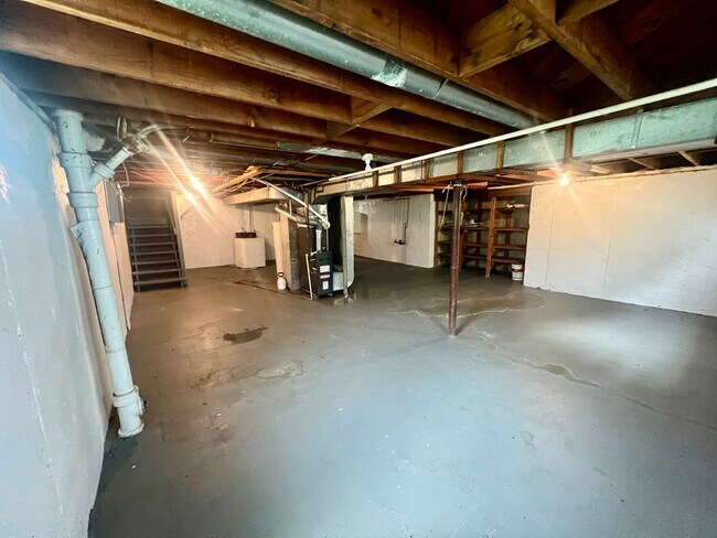 Building Photo - 2921 S Appleton Ave