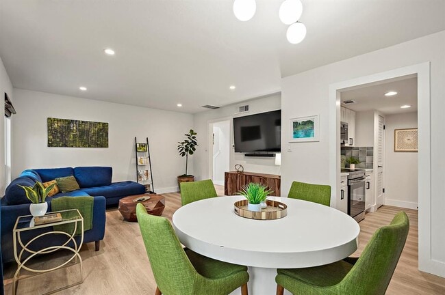 Building Photo - 1206 Hollow Creek Dr