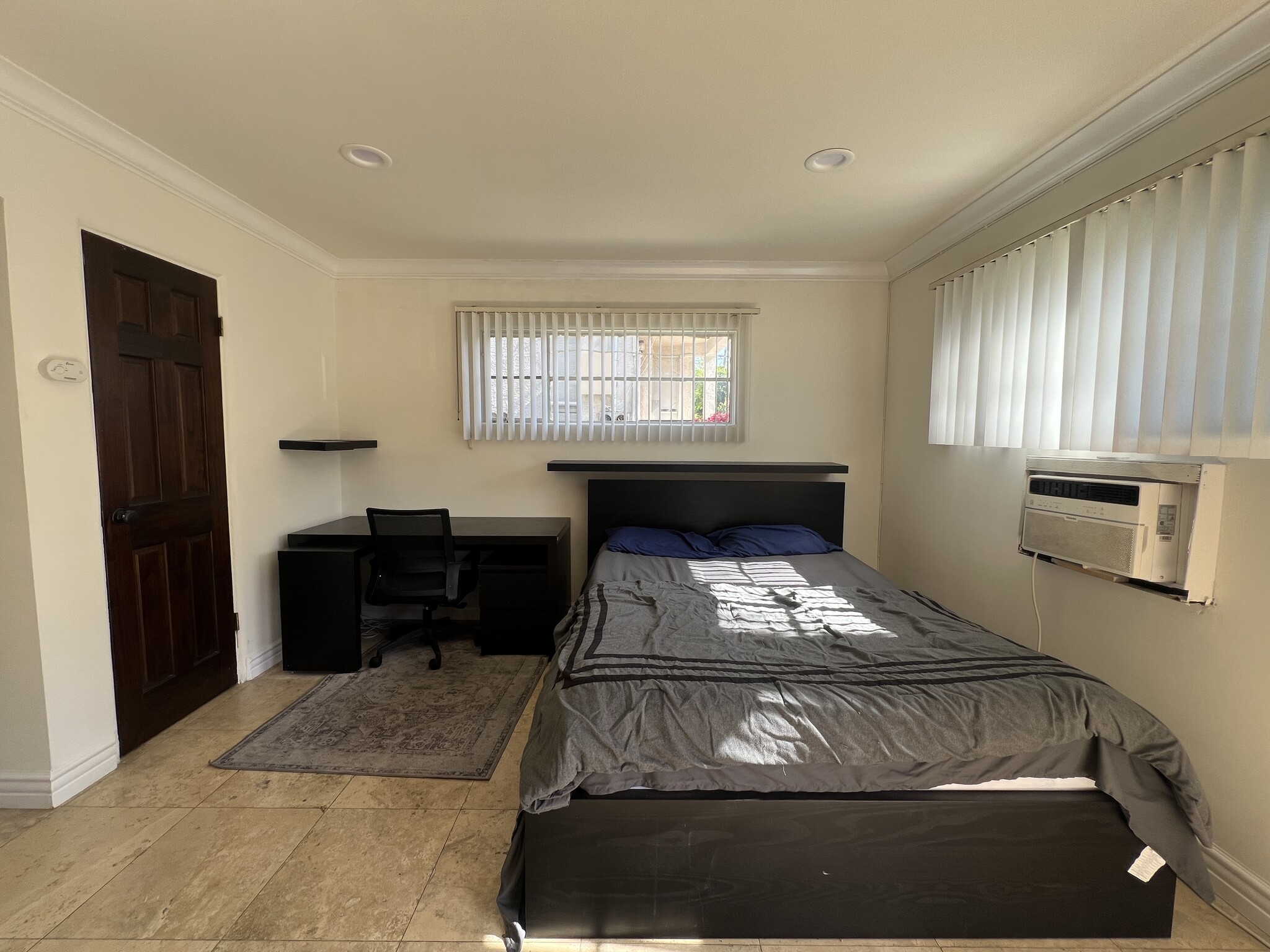 Building Photo - 5255 1/2 Denny Ave