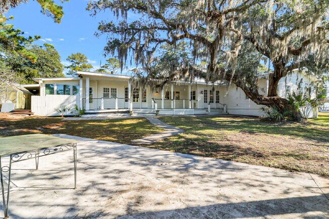 Building Photo - Private, Low Country Residence for Rent!