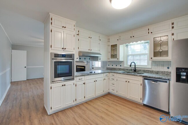 Building Photo - 9802 Dolphin Dr