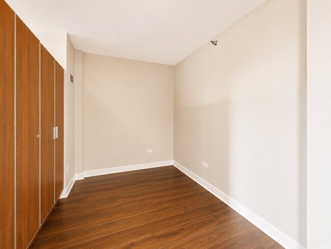 Building Photo - 660 W Wayman St