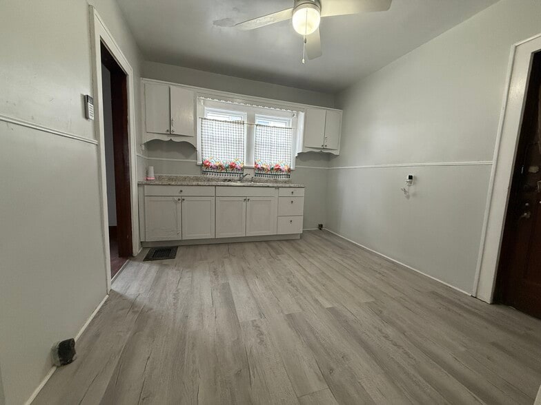 Building Photo - 318 Scio St