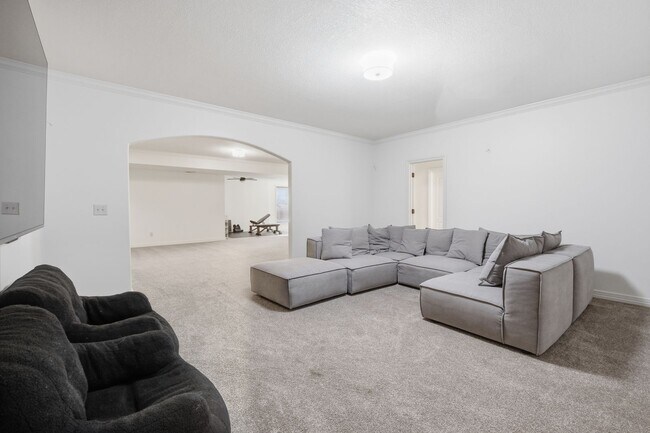 Building Photo - {10500} Luxury Living in Mills Crossing Estates +  Spacious Floorplan with Designer Finishes