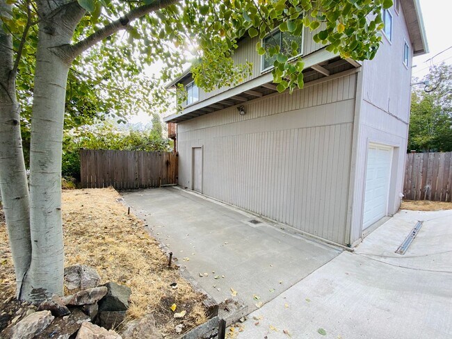 Building Photo - $1000 Off Before November 1st! 3 Bedroom i...