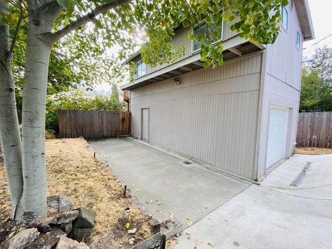 Building Photo - $1000 Off For a Move in Before November 1s...