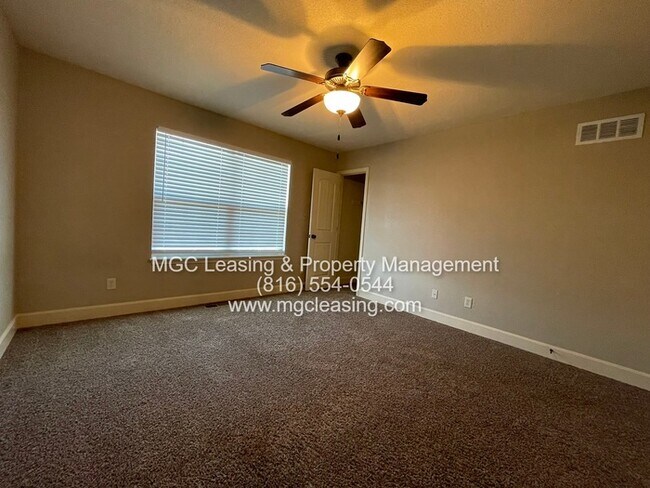 Building Photo - Eagle Creek Townhomes — Freshly Updated & Move-In Ready