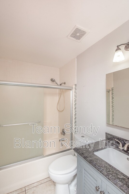 Building Photo - 2217 N 61st Ave