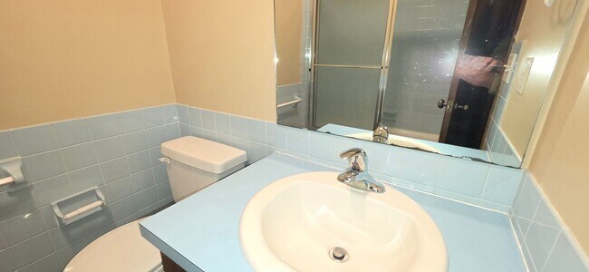 Building Photo - 2 Bedroom House! Great Location! $895 Yard Care Included!