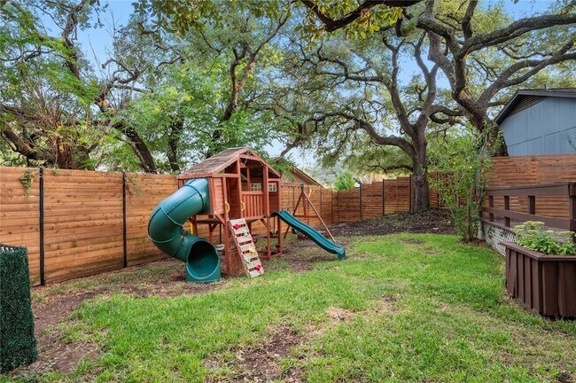 Building Photo - 1104 Durham Dr