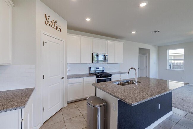 Building Photo - 132 Skycroft Cir