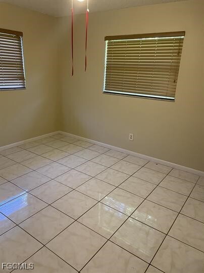 Building Photo - 1723 SE Van Loon Terrace