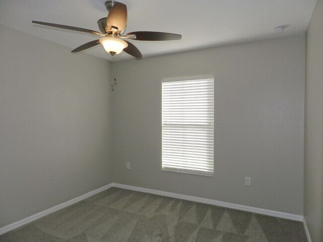 Building Photo - Quality Townhome In Convenient Location!