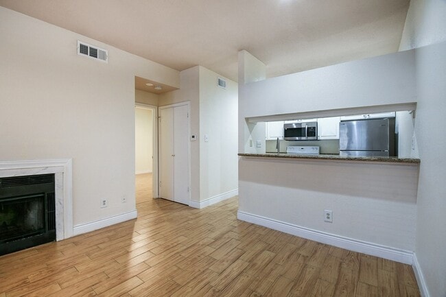 Building Photo - 2121 El Paseo St