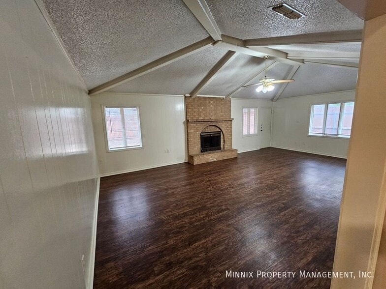 Building Photo - 6906 Elmwood Ave