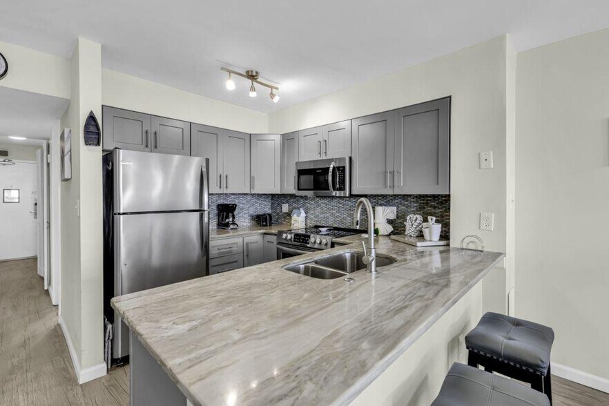 Building Photo - 2500 N Ocean Blvd