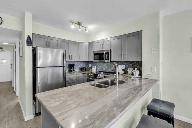 Building Photo - 2500 N Ocean Blvd