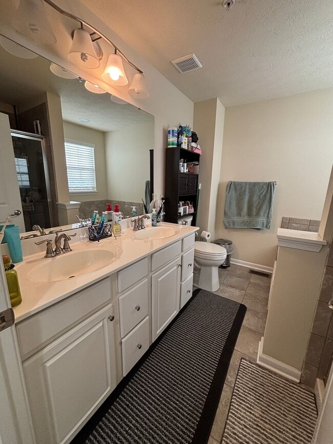 Building Photo - 3 Bedroom Townhome - Available March 1st!