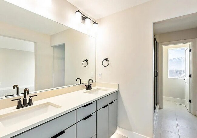 Building Photo - 2351 N Paradise Flt Ln