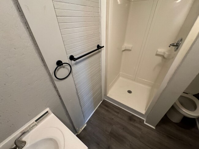 Building Photo - 2 Bedroom House for Rent
