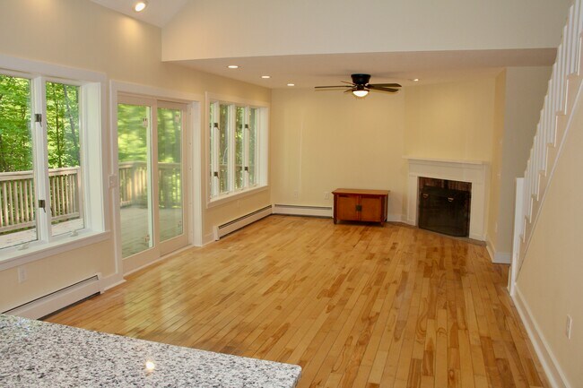 Building Photo - 202 N Ridge Run