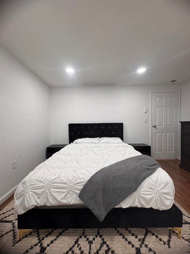 Building Photo - 375 Whiton St