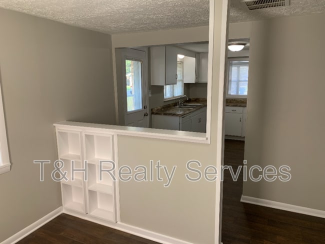 Building Photo - 445 N Eaton Ave