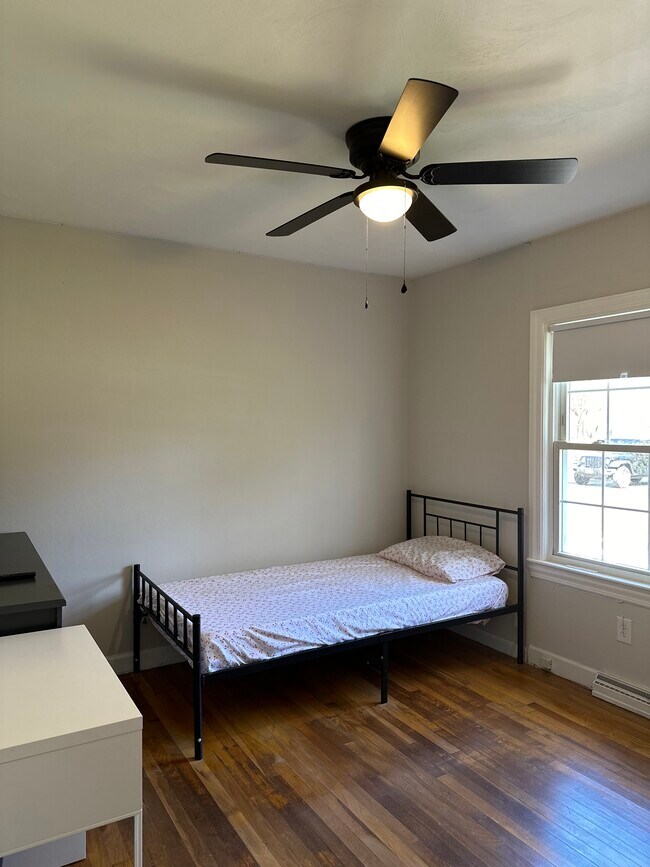 Building Photo - 15394 Rollingwood Dr