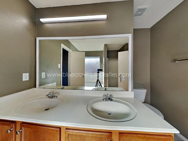 Building Photo - 9612 George Washington Dr