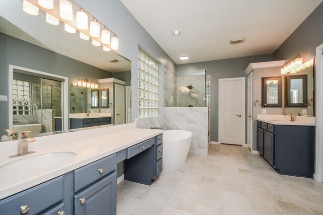 Building Photo - 22303 Bridgehaven Dr