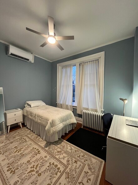 Building Photo - 2611 W Grace St