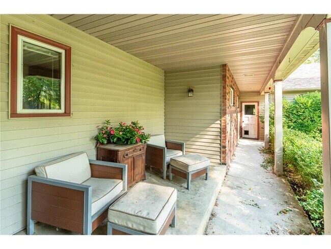 Building Photo - 1409 Hoot Lake Dr