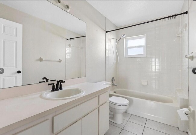 Building Photo - 5517 Loma Vista Dr E