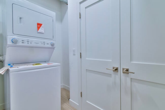 Building Photo - 11 E Illinois St