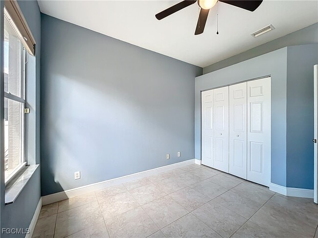 Building Photo - 4930 SW 25th Ct