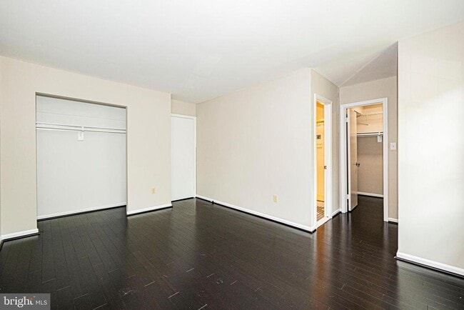 Building Photo - 29 Longmeadow Dr