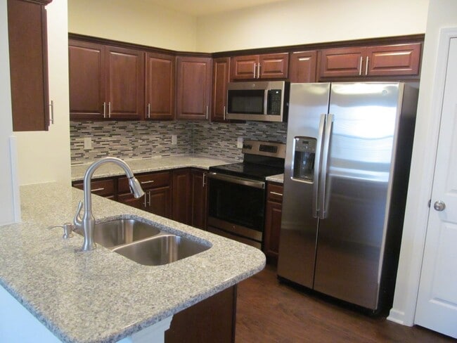 Building Photo - Brand new Condo!