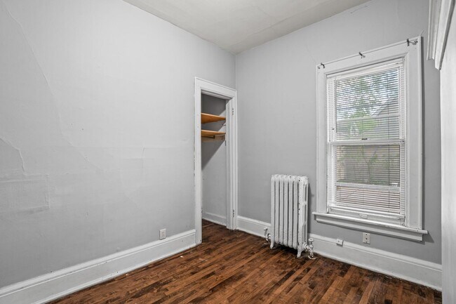 Building Photo - Murray Lower Flat