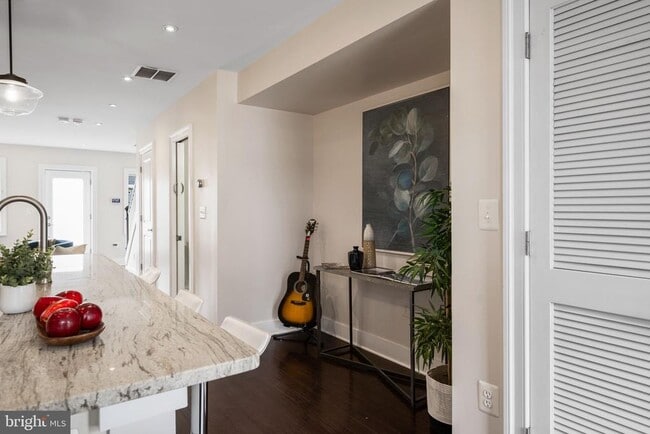 Building Photo - 1259 16th St NE