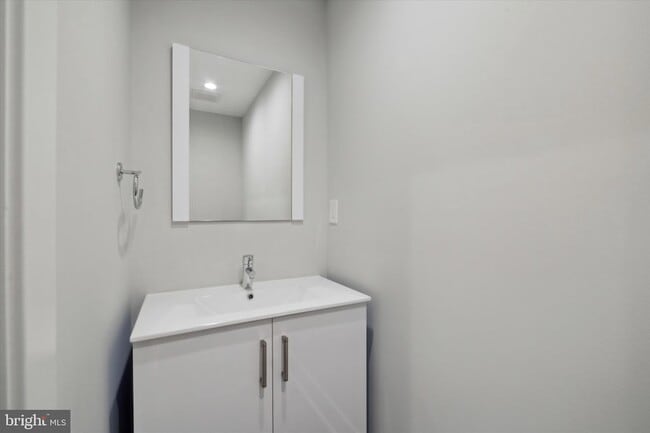 Building Photo - 1405 Frankford Ave